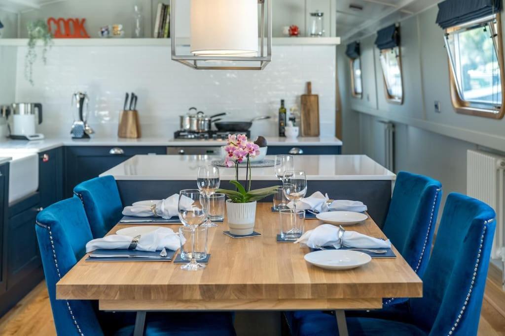 Luxurious Houseboat Near Canary Wharf In Λονδίνο Εξωτερικό φωτογραφία
